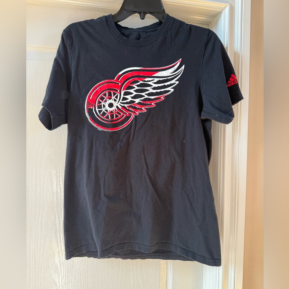 Adidas Boys Size M Shirt Detroit Red Wings